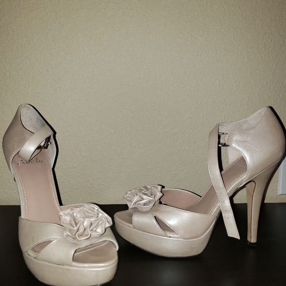 Shoes - Picture 2 of 2